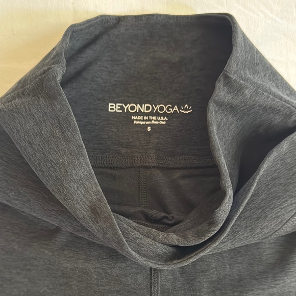 Beyond Yoga Black/Charcoal Leggings - Picture 2 of 5